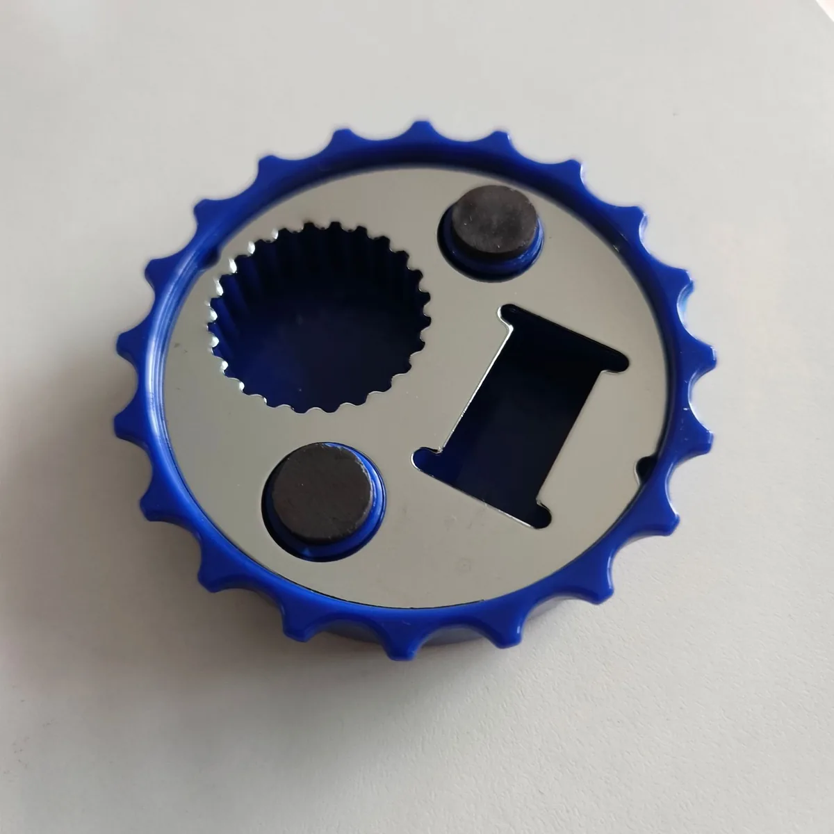 Blue reverse-side opening insert and magnets.